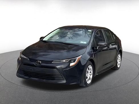 Used 2025 Toyota Corolla LE image 7
