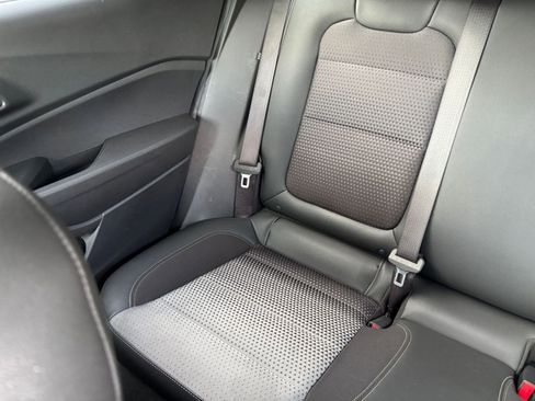 Used 2025 Chevrolet Trax LT FWD image 37