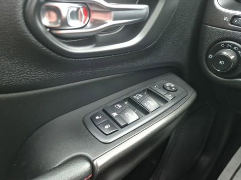 Used 2020 Jeep Cherokee Trailhawk w/ Cold Weather Group image 25