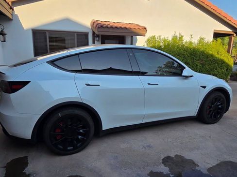 Used 2022 Tesla Model Y Long Range AWD/4WD image 2