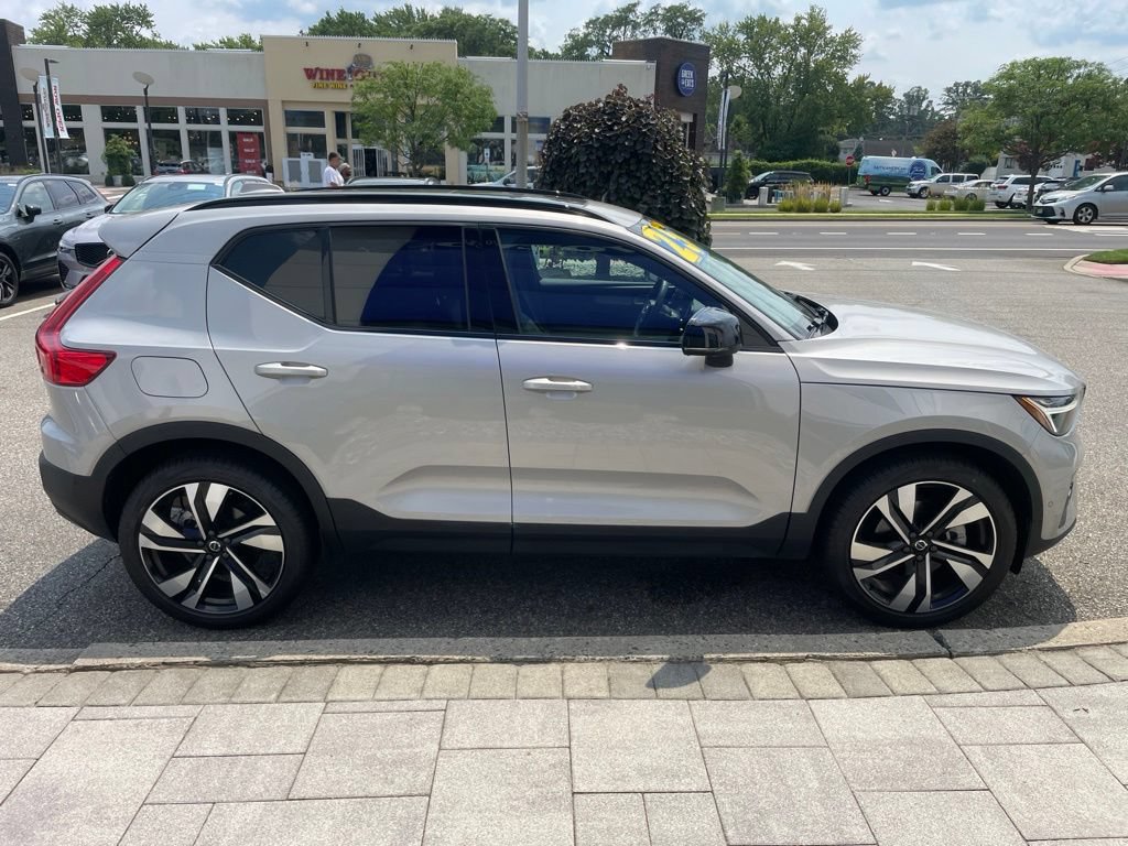 Certified 2025 Volvo XC40 B5 Plus AWD/4WD image 6