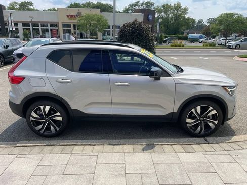 Used 2025 Volvo XC40 B5 Plus AWD/4WD image 6