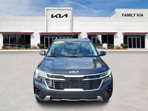 Certified 2025 Kia Seltos EX image 2