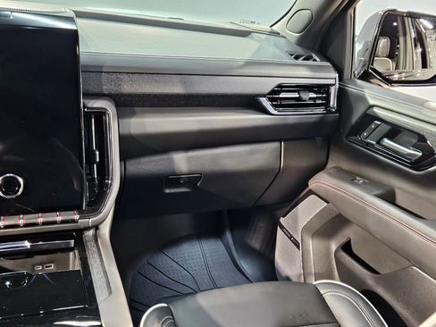 Used 2025 GMC Yukon AT4 Ultimate image 10