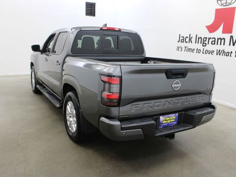 Used 2024 Nissan Frontier SV w/ SV Convenience Package RWD image 3