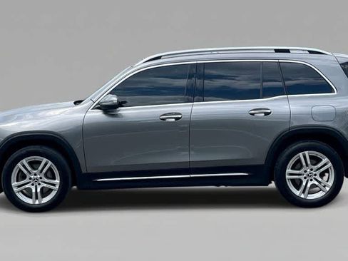 Used 2023 Mercedes-Benz GLB 250 4MATIC image 2