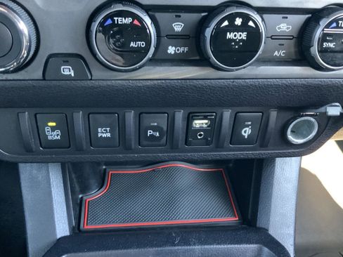 Used 2017 Toyota Tacoma TRD Off-Road image 44