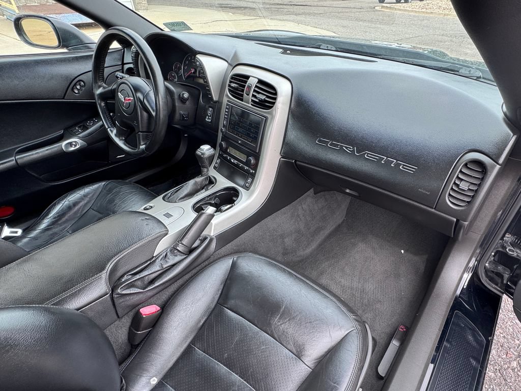Used 2005 Chevrolet Corvette Coupe w/ Preferred Equipment Group RWD image 31