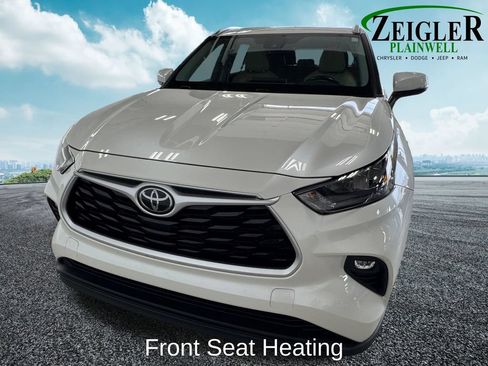 Used 2025 Toyota RAV4 XLE Premium w/ Weather Package AWD/4WD image 8