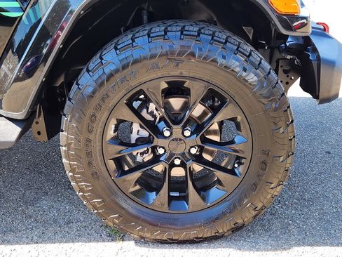 Used 2023 Jeep Gladiator Overland AWD/4WD image 15