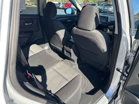 Used 2024 Nissan Rogue SV image 17