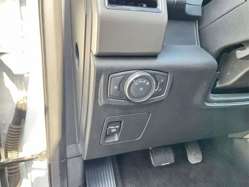 Used 2021 Ford Expedition XLT image 12