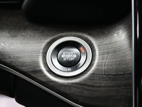 Used 2024 Jeep Grand Cherokee L Limited w/ Luxury Tech Group II image 23