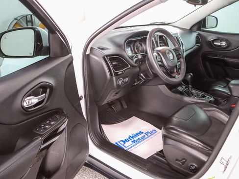 Used 2021 Jeep Cherokee Latitude Plus image 3