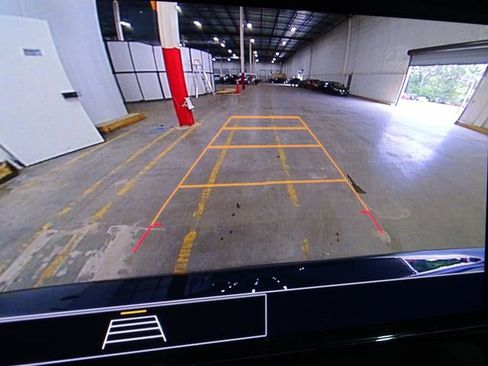 Used 2023 Chevrolet Traverse LS image 8