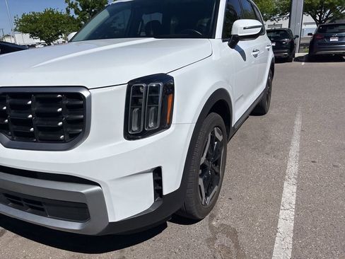 Used 2023 Kia Telluride S w/ S Sunroof Package image 3
