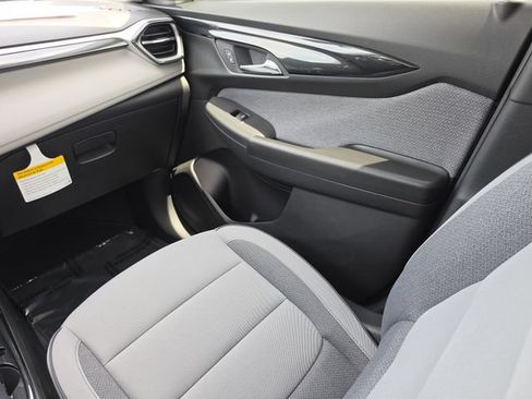 New 2026 Chevrolet TrailBlazer LT w/ LT Cold Weather Package FWD image 17