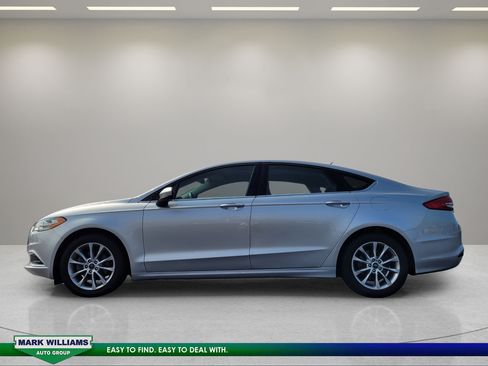 Used 2017 Ford Fusion SE FWD image 7