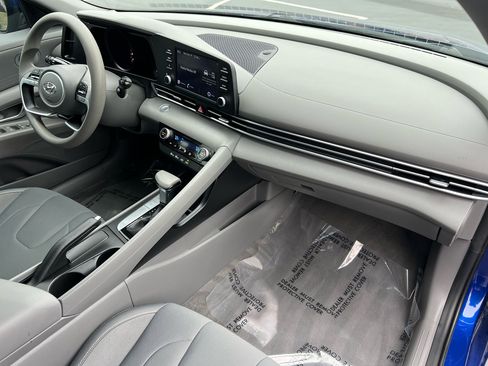 Used 2023 Hyundai Elantra SEL image 59