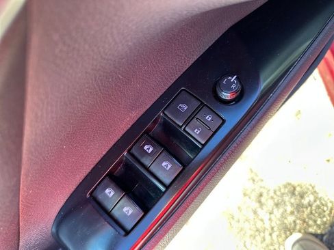 Used 2020 Toyota Camry SE w/ Sunroof Package image 11