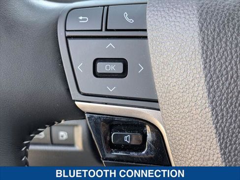 Used 2025 Toyota Camry SE w/ Convenience Package image 14