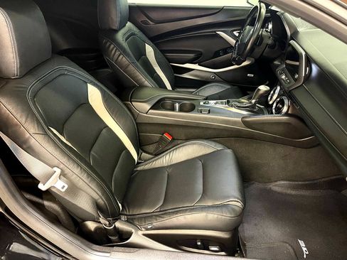 Used 2022 Chevrolet Camaro LT w/ Technology Package image 14