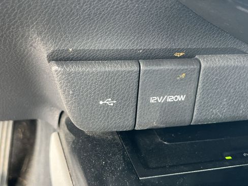 Used 2020 Toyota Camry SE w/ Sunroof Package FWD image 32