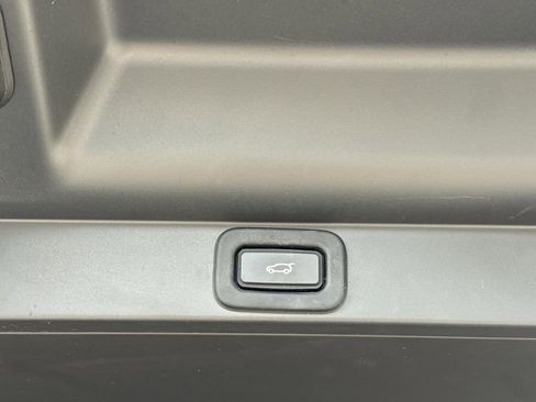 Used 2023 Land Rover Range Rover SE image 13