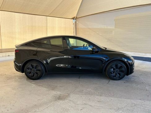 Used 2025 Tesla Model Y Long Range image 4