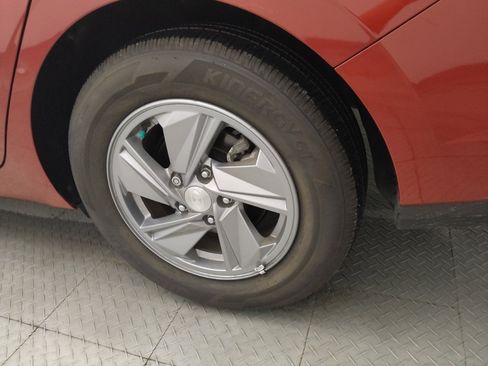 Used 2025 Hyundai Elantra SE FWD image 31