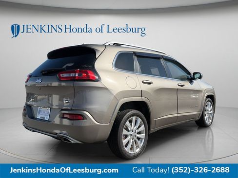 Used 2017 Jeep Cherokee Overland w/ Technology Group FWD image 3