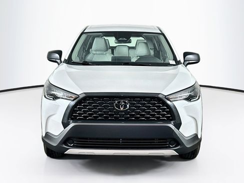 Used 2025 Toyota Corolla Cross L FWD image 2