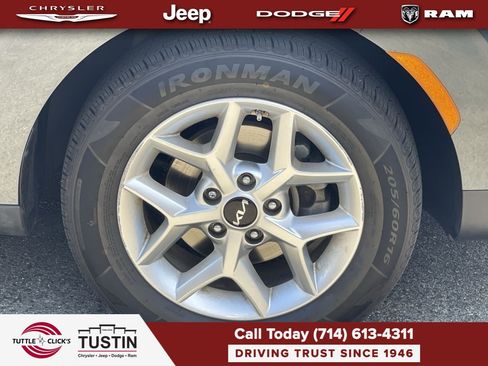 Used 2025 Kia Soul LX w/ LX Technology Package FWD image 10