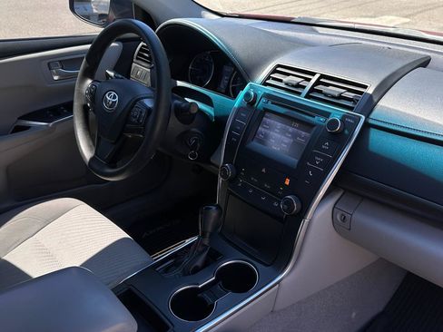 Used 2017 Toyota Camry LE FWD image 14