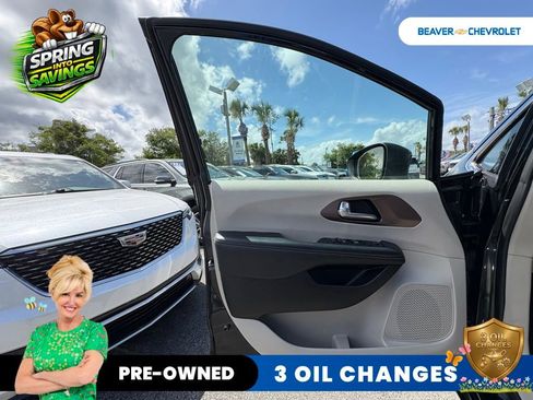 Used 2023 Chrysler Voyager LX FWD image 32