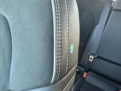 Used 2020 Volvo XC40 T5 R-Design image 10