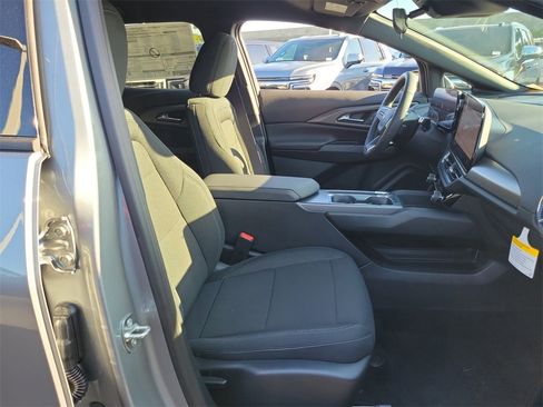 New 2026 Chevrolet Equinox EV LT image 15