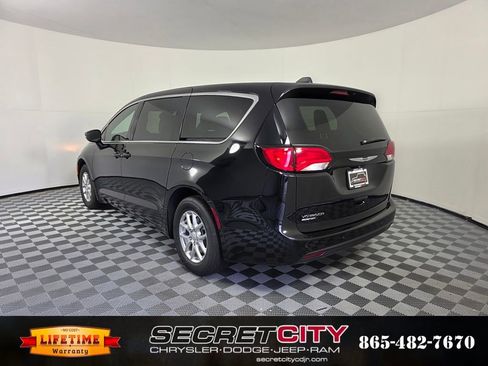 New 2026 Chrysler Voyager LX image 5