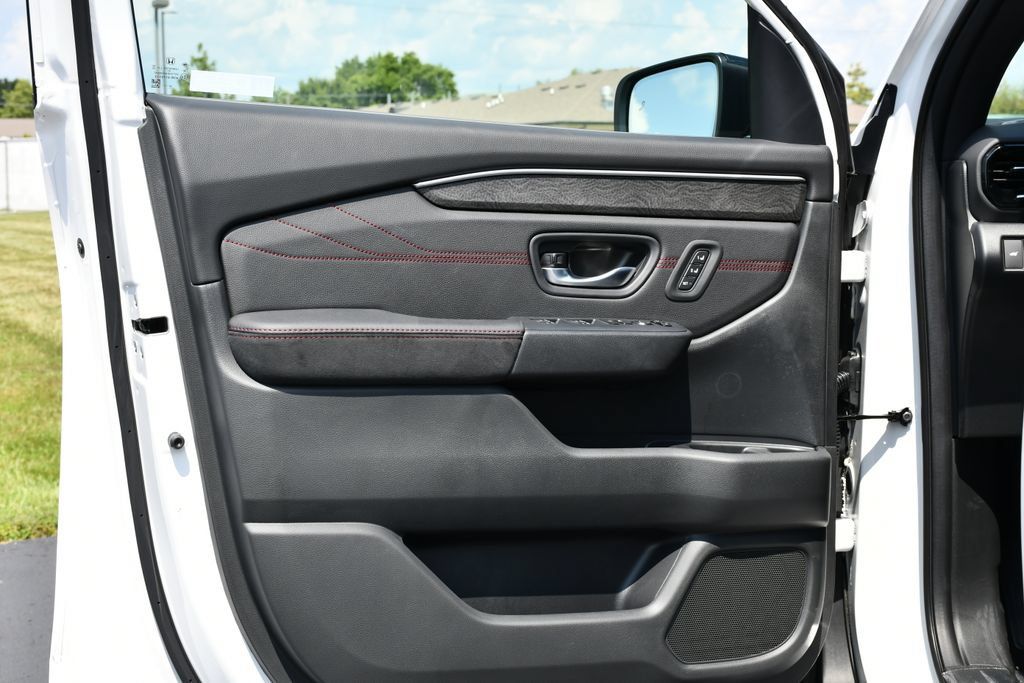 New 2026 Honda Pilot Black Edition image 12