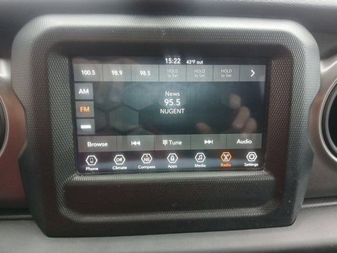 Used 2023 Jeep Wrangler Sport image 27