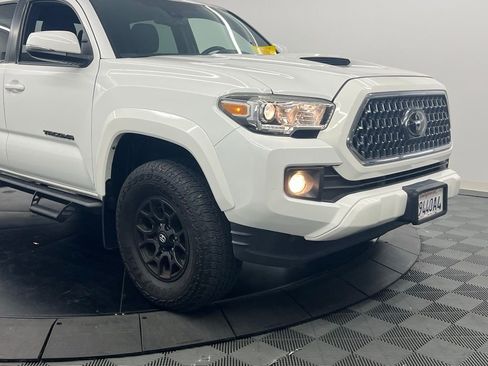Used 2019 Toyota Tacoma TRD Sport w/ Technology Package image 6