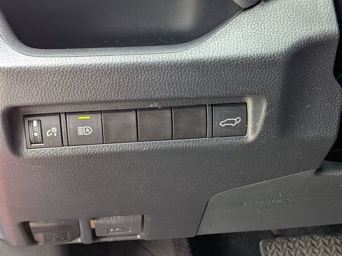 Used 2022 Toyota RAV4 XLE w/ Convenience Package FWD image 19