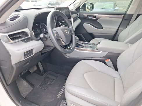 Used 2021 Toyota Highlander Platinum FWD image 15