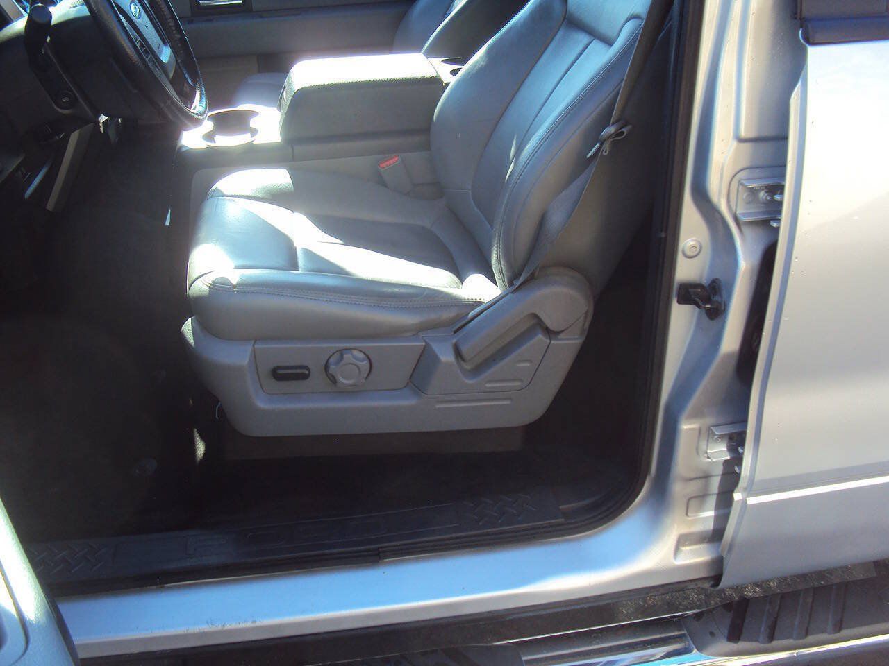 Used 2014 Ford F150 XLT w/ Equipment Group 302A Luxury AWD/4WD image 6