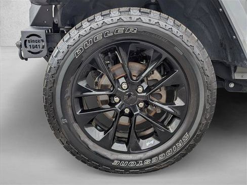 Used 2023 Jeep Gladiator Overland AWD/4WD image 9