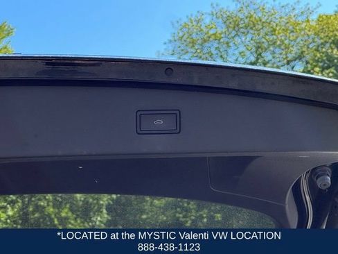 Certified 2022 Volkswagen Tiguan SE w/ Panoramic Sunroof Package AWD/4WD image 21