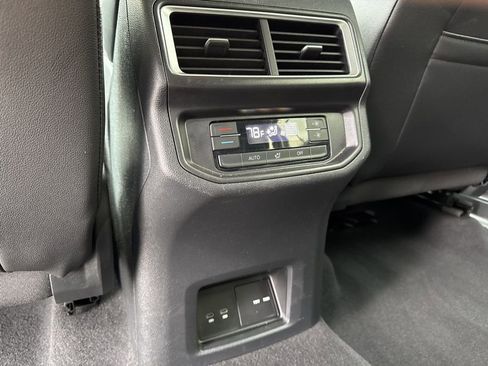 Certified 2025 Volkswagen Atlas SE image 17