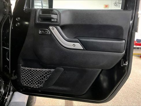 Used 2015 Jeep Wrangler Unlimited Sahara w/ Connectivity Group image 20