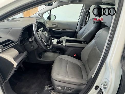 Used 2021 Toyota Sienna Limited FWD image 10