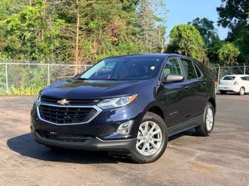 Used 2020 Chevrolet Equinox LS w/ LS Convenience Package AWD/4WD image 2